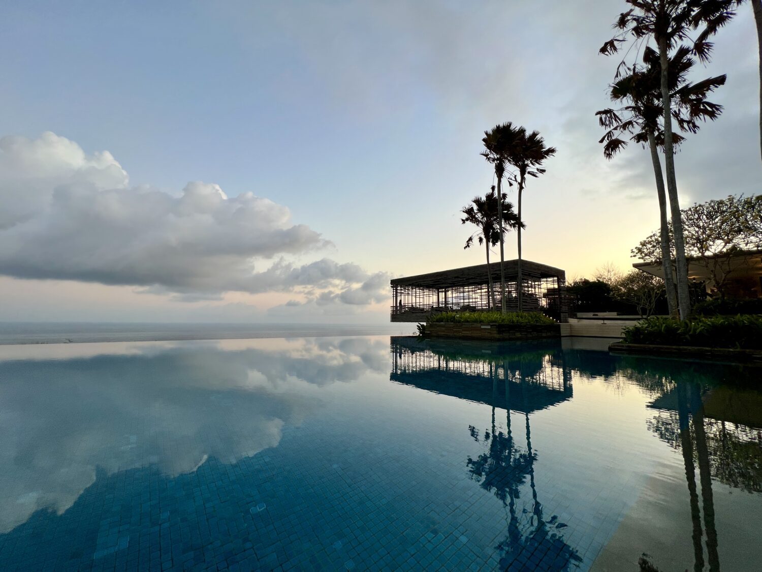 alila villas uluwatu pool