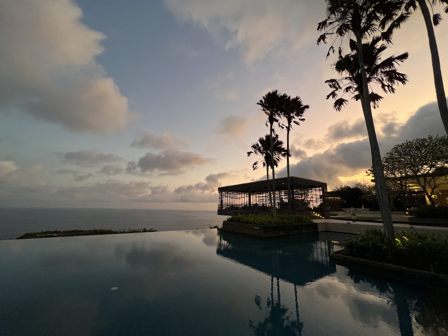 alila villas uluwatu pool