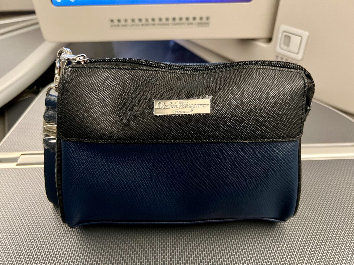 eva air amenity kit