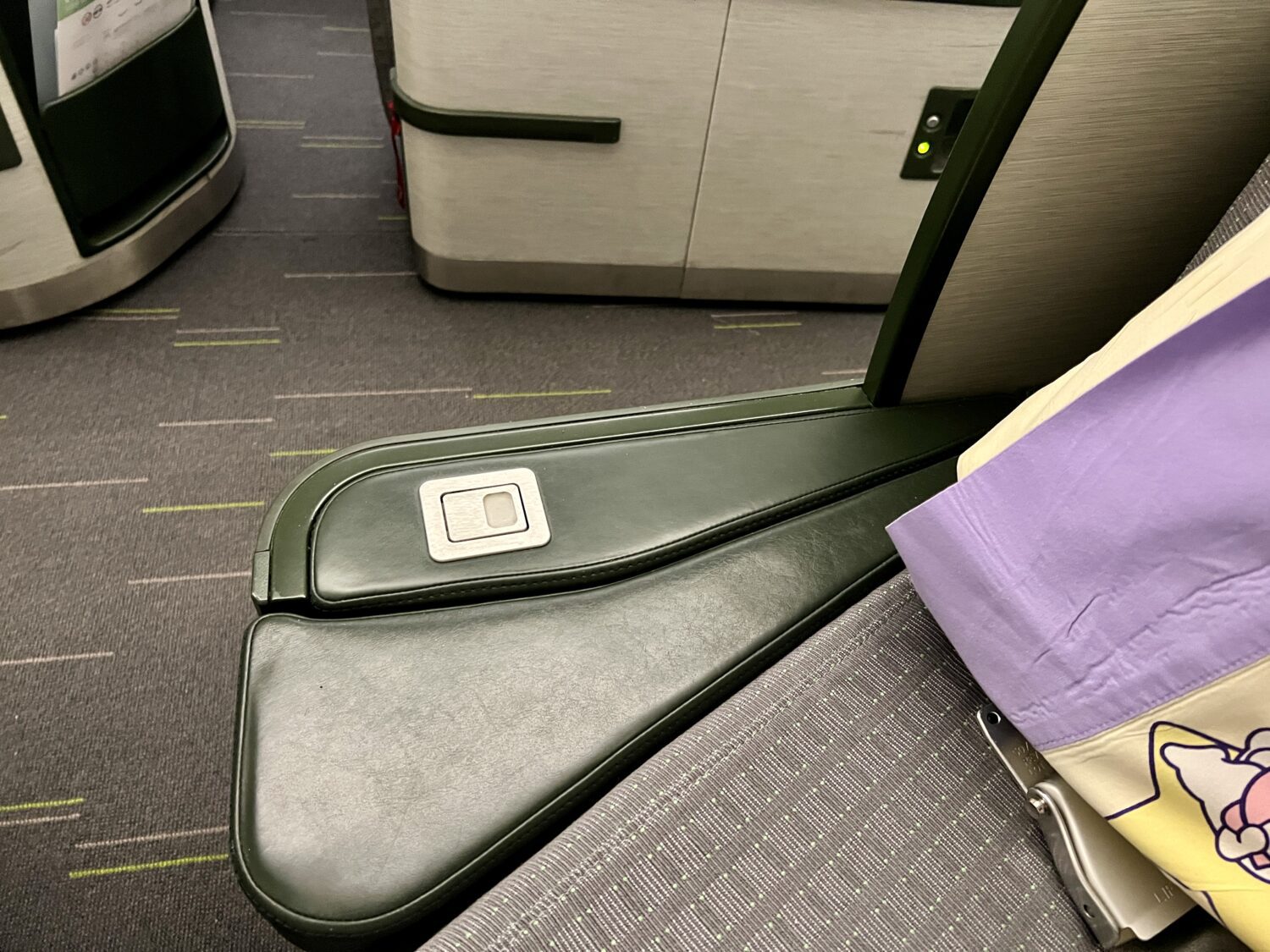 eva air business class arm rest