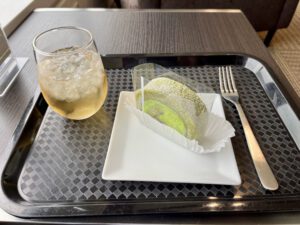 Matcha cake at Narita TraveLounge