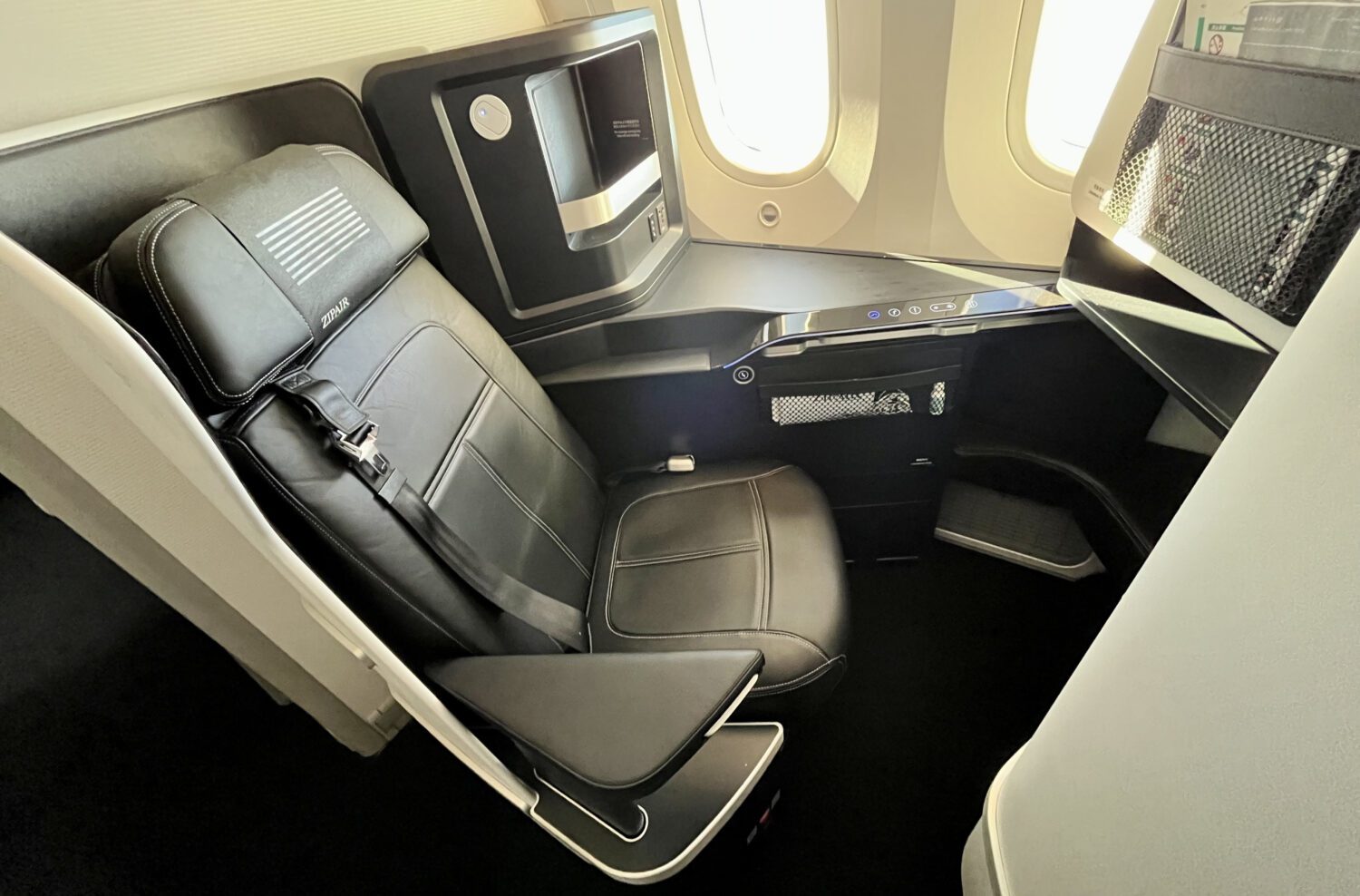 The Cheapest Lie-Flat Seat to Japan: ZIPAIR Business Class Review