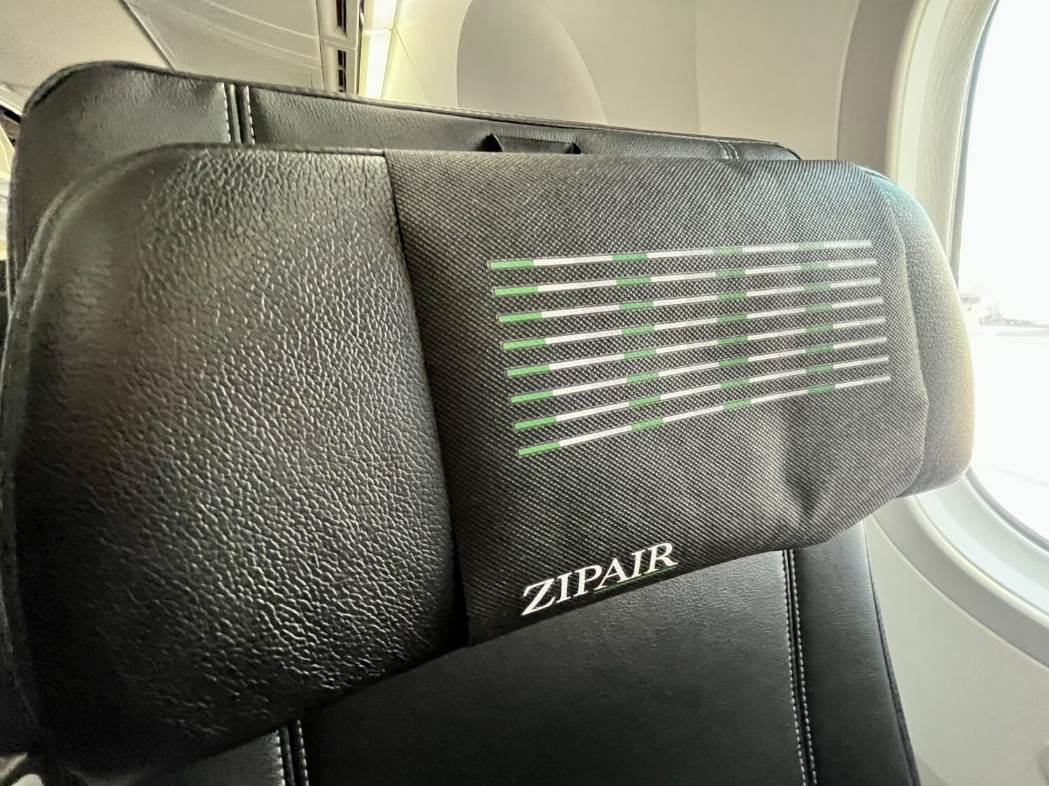 Zipair economy headrest