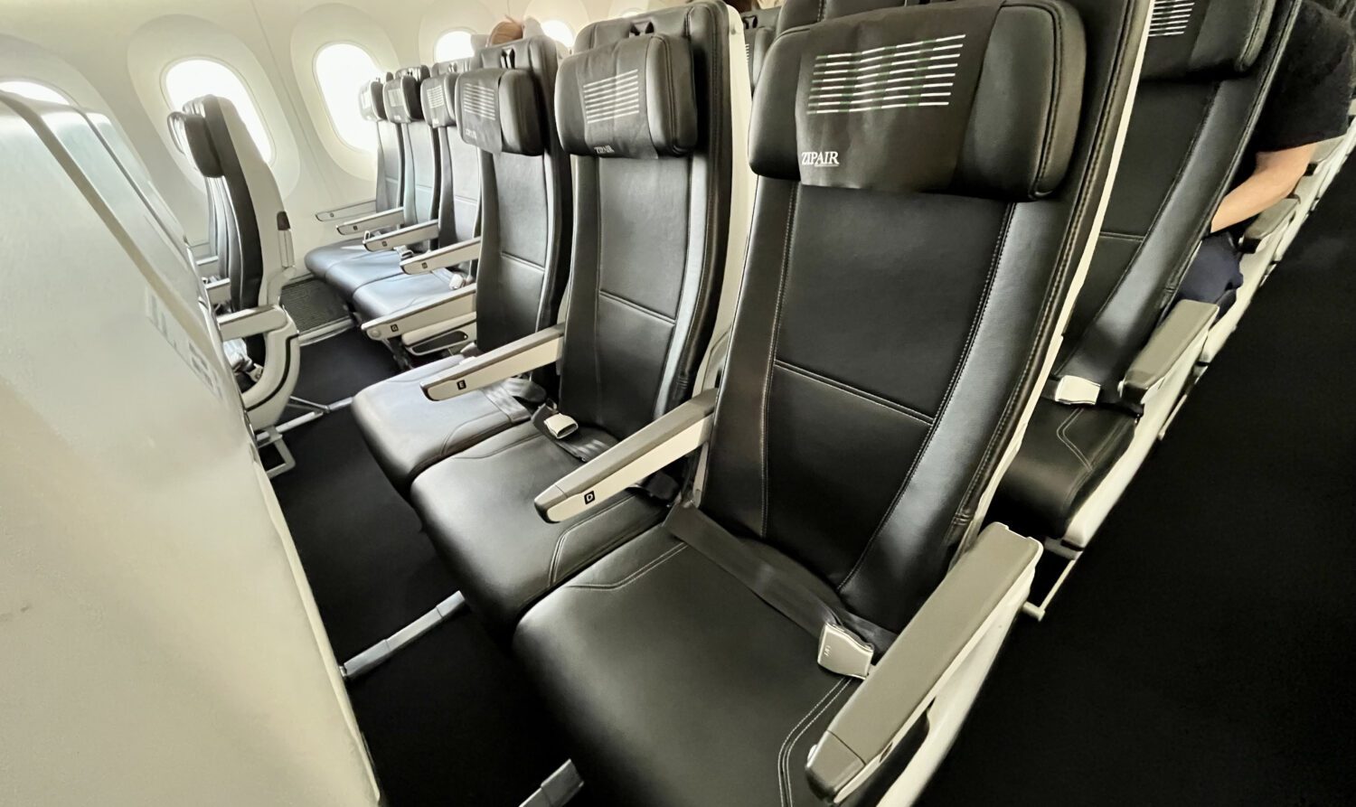 Zipair economy middle row